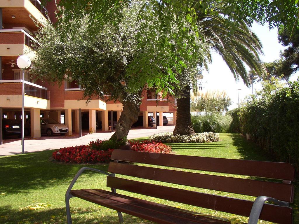 Apartamentos Alquihouse Vilafortuny Камбрильс Экстерьер фото